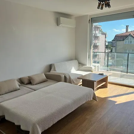 شقة Modern Comfort With Terrace *