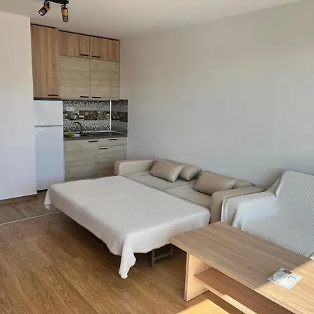 شقة Modern Comfort With Terrace *